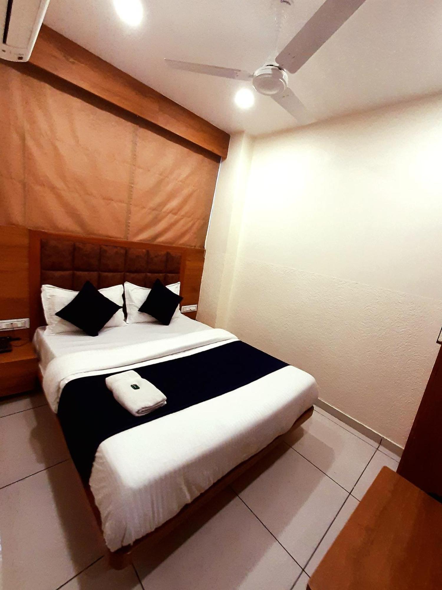 Hotel Suncity Ahmedabad Exterior photo